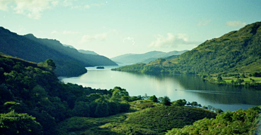 1990-08-25a.jpg - Early morning boat on Loch Lomond