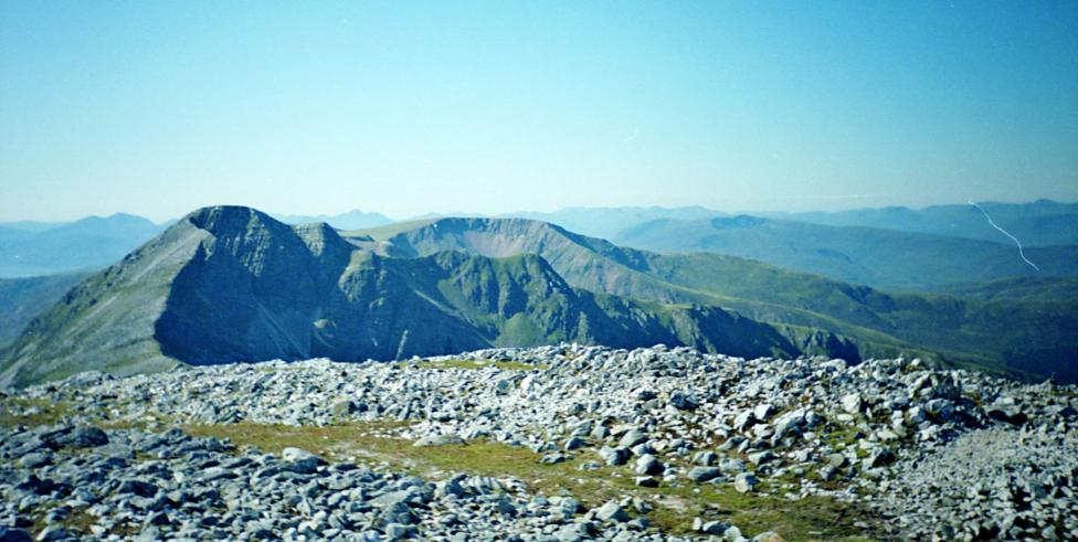1991-09-06d.jpg - Mamore range from the east
