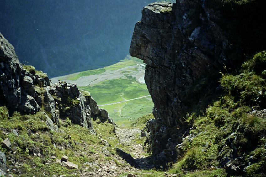 1991-09-07c.jpg - A long way down