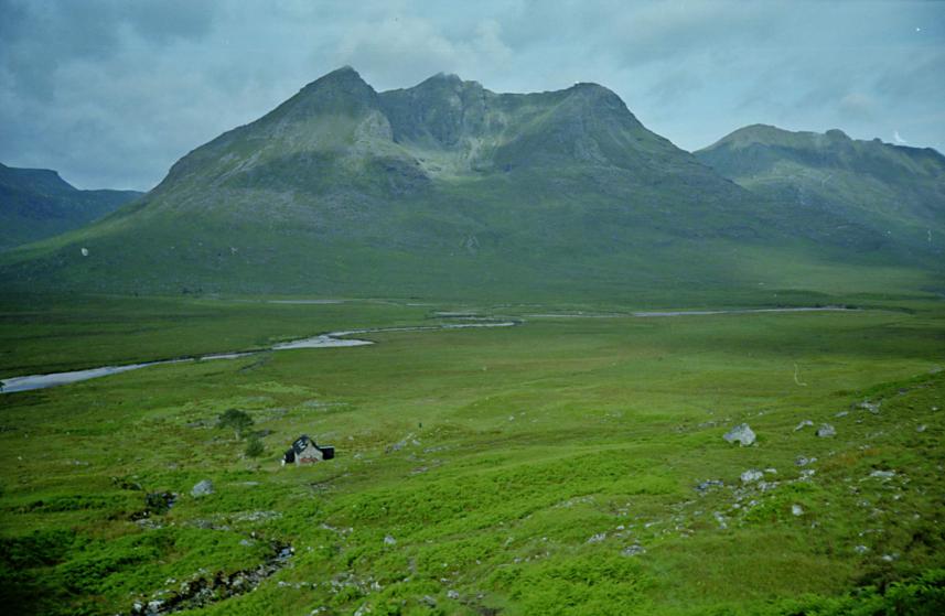 1992-06-25c.jpg - Beinn Dearg Mor and Shenevall