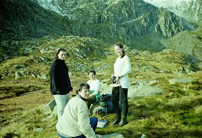 1992-10-31d.jpg - Solveig, Linda, Melissa and Jackie