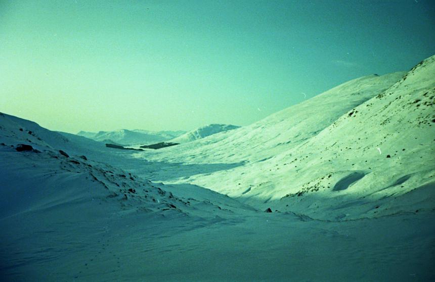 1992-12-22b.jpg - Looking ahead to Loch Ossian