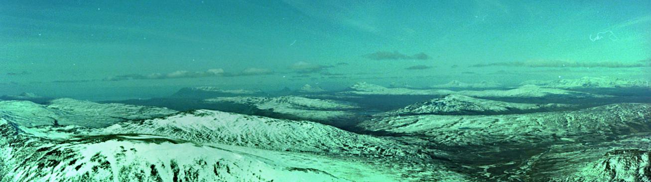 1993-03-25c.jpg - Northern panorama from the summit
