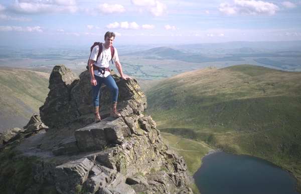 1998-09-19b.jpg - Pete Wilson on Sharp Edge, Blencathra