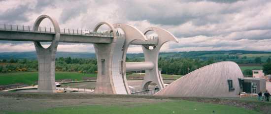 2002-06-04a.jpg - Falkirk Wheel