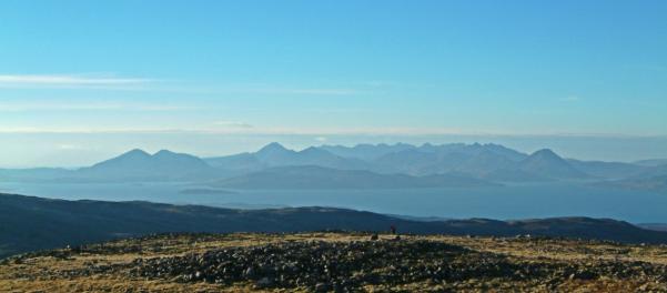 dscf0043.jpg - Skye from Sgurr a' Chaorachain