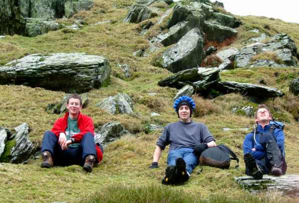 dscf0004.jpg - Olly, Dan and George having a break