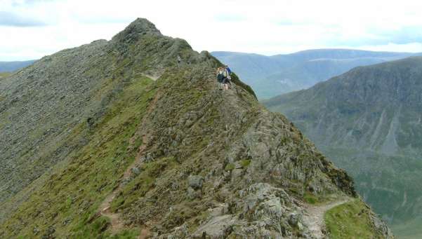 dscf0026.jpg - On Striding Edge