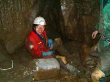 20030927-150624.jpg - Lucia at the start of the dig