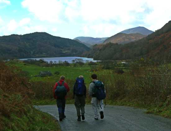 20031115-085920.jpg - Setting off in Nant Gwynant