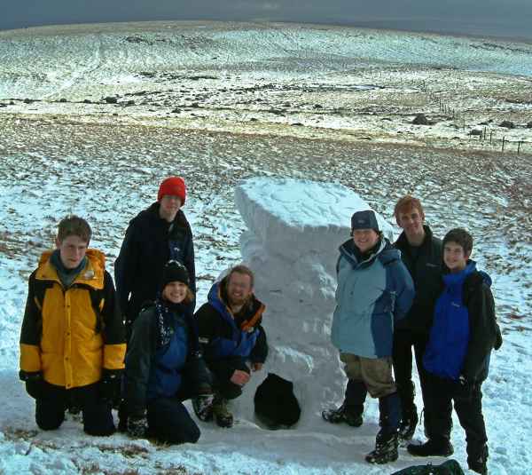 20040229-143124.jpg - Igloo and builders