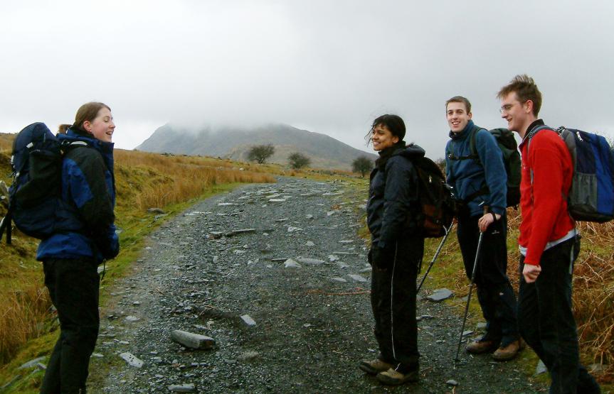 20040325-101946.jpg - Claire, Leika, Dave and Marko on the way to Moel Siabod