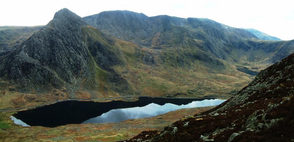 20040329-114112.jpg - Tryfan and the Glyderau