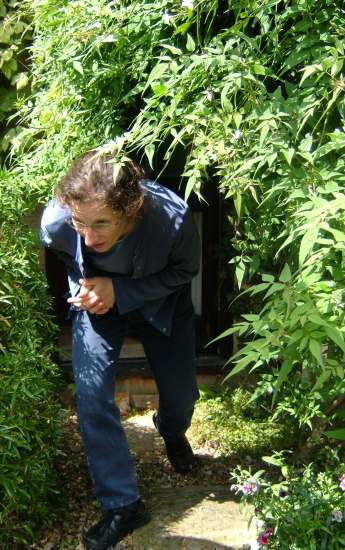 20040718-151628.jpg - Margaret enters Pete's jungle