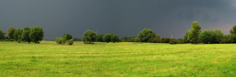 20040718-172236.jpg - Threatening weather (oil-painting effect)