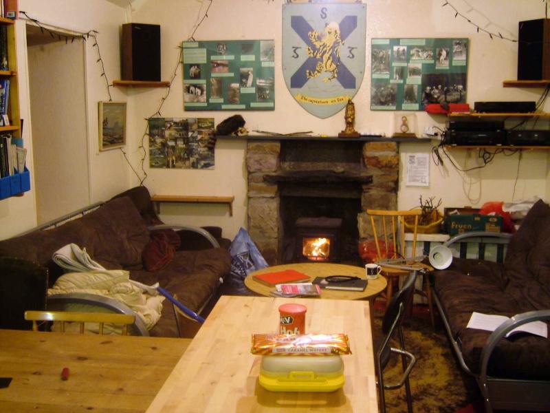 20041015-194022.jpg - Taigh nam Faimh - interior