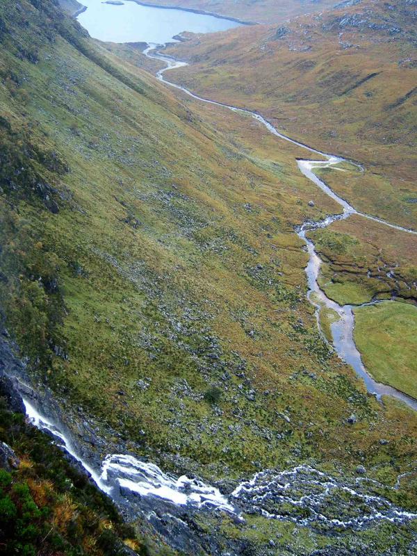 20041017-152556.jpg - The foot of Eas Chuil Aluinn, and its outlet to Loch Beag