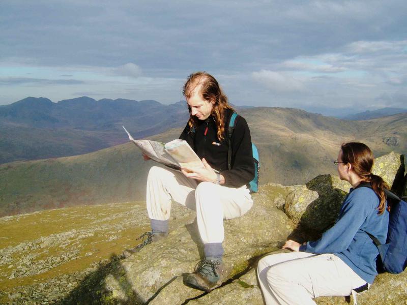 20041030-111902.jpg - Simon and Dani at the top of Dow Crag