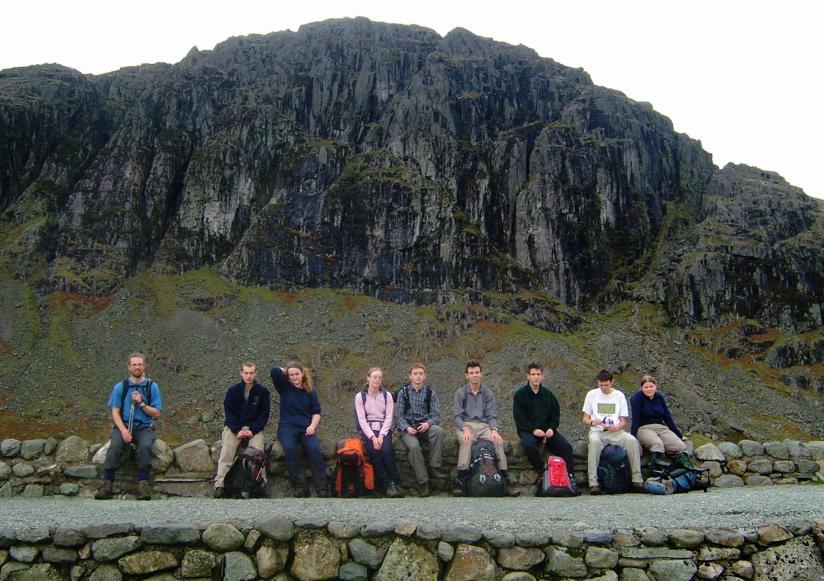 20041031-112754.jpg - Group photo with Pavey Ark