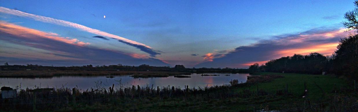 20041120-164520.jpg - Evening light over the gravel pits at Ripon