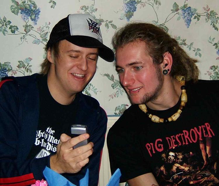 20041121-145542.jpg - George and Lee share a joke