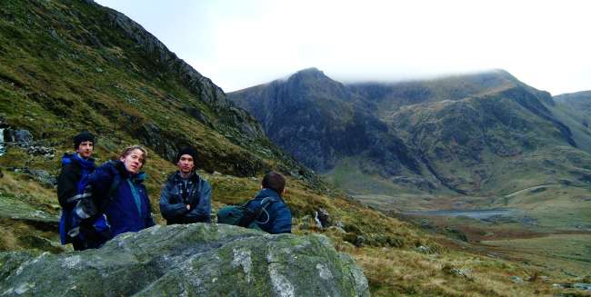 20041128-151434.jpg - In Cwm Bochlwyd; Y Garn and Llyn Idwal behind