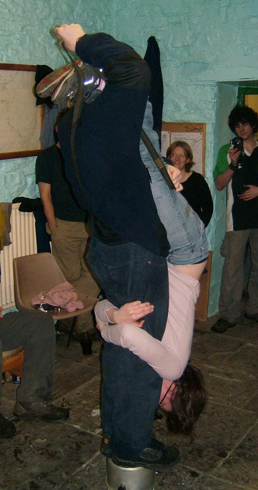 20041231-002016b.jpg - Rich and Lou play the sling game