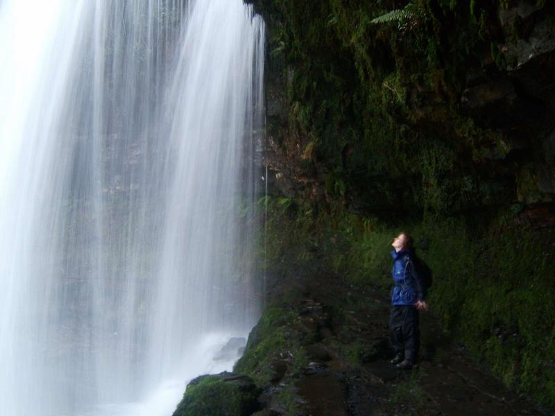 20050205-115838.jpg - Shona admires the fall from the ledge