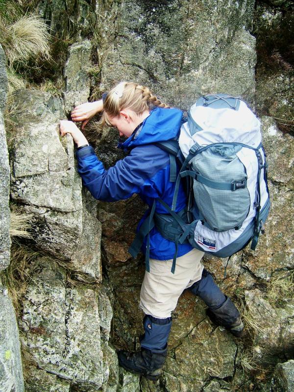 20050327-130058.jpg - Lottie scrambling (complete with full pack)