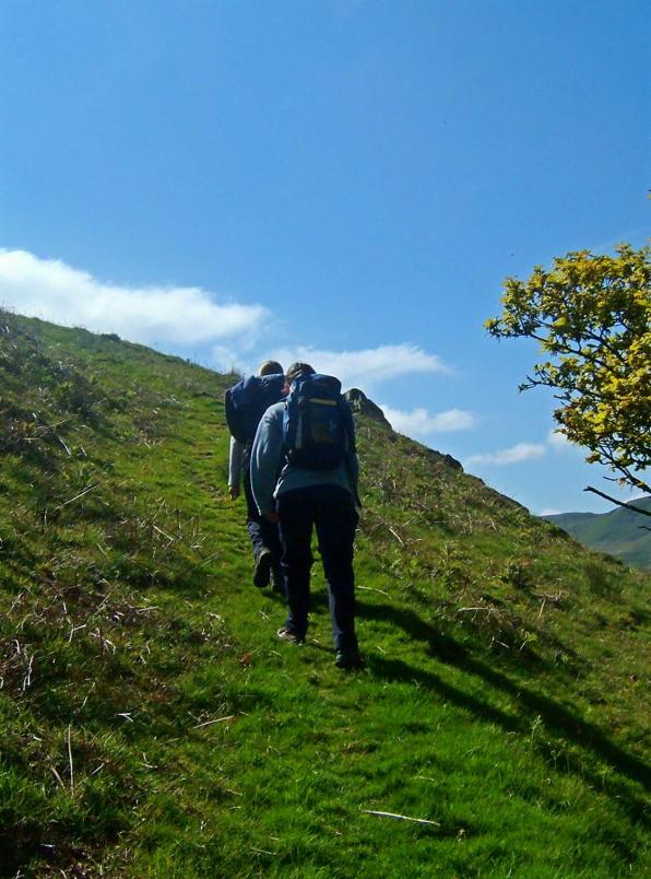 20050514-103119.jpg - Setting off up to Loadpot Hill