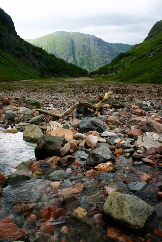 20050702-163304.jpg - The flat rocky floor of Coire Gabhail