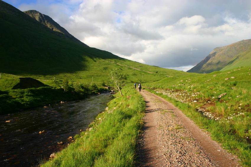 20050703-192238.jpg - Walking back by the River Etive