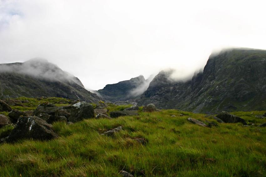 20050708-100244.jpg - Mist rolls into the corrie over the Sgumain ridge - Sgùrr Mhic Choinnich just visible