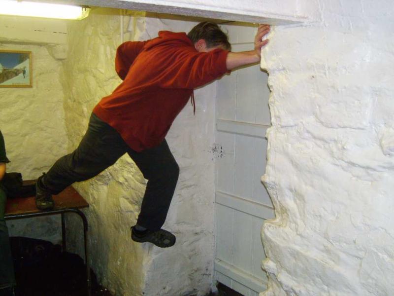 20051127-003032.jpg - Indoor bouldering, part one