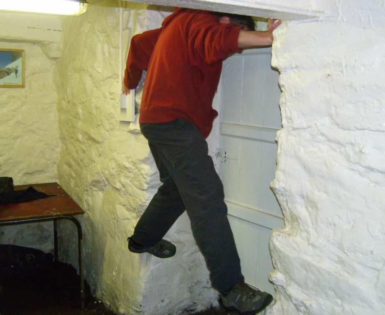 20051127-003036.jpg - Indoor bouldering, part two