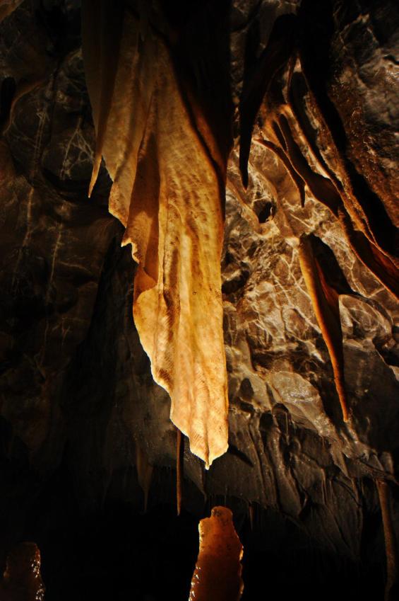 20051226-192920.jpg - Big stal in the grotto
