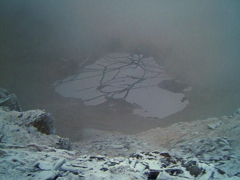 20051229-152130.jpg - Fractured ice on the lochan far below