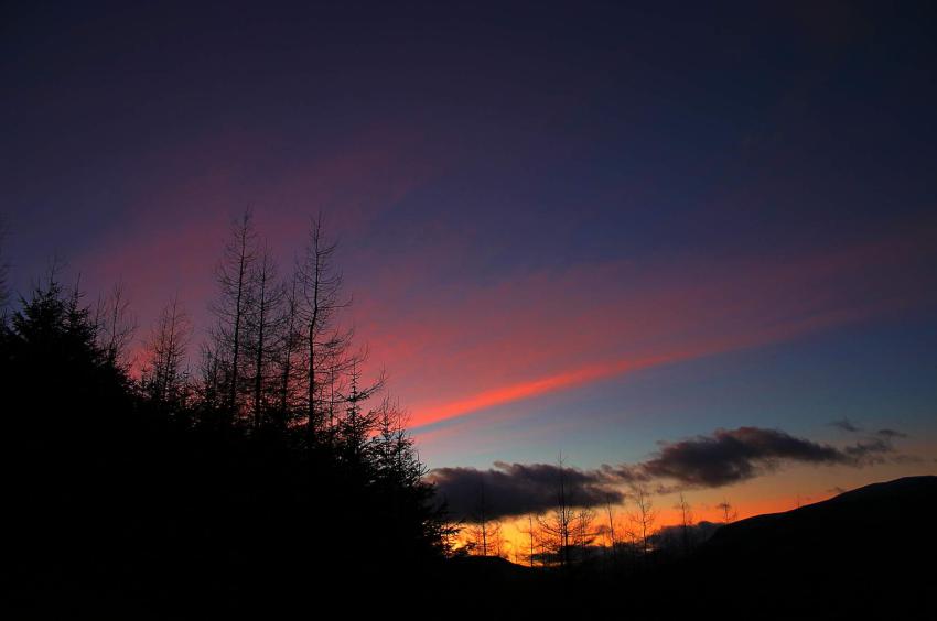 20060101-161518.jpg - Sunset clouds