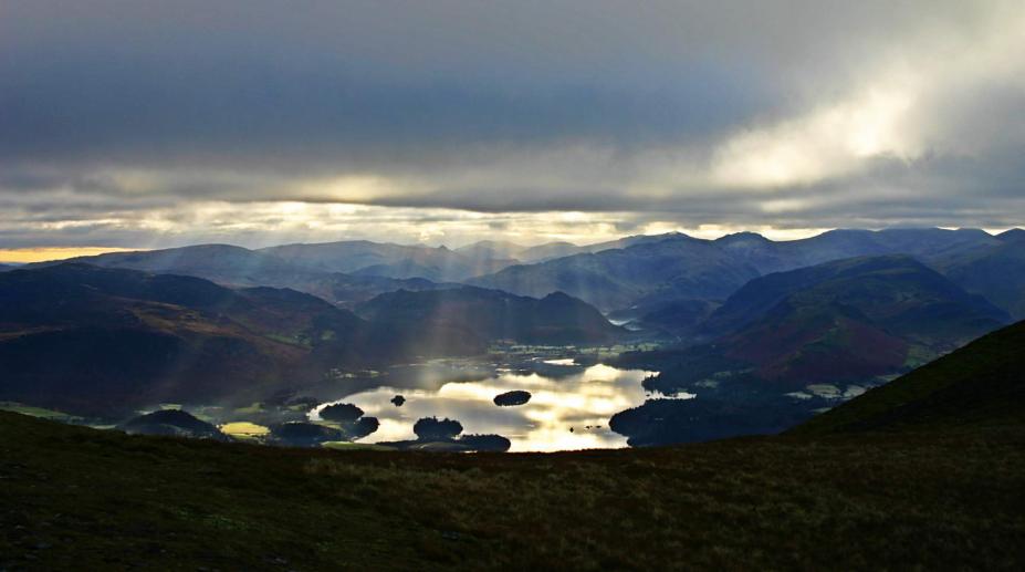 20051225-120002.jpg - Derwent Water at midday