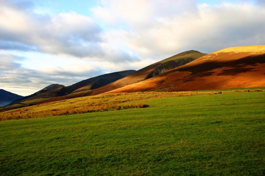 20051225-141510.jpg - Evening sunlight on the slopes of Skiddaw