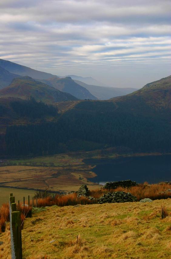 20060204-102318.jpg - The head of Llyn Cwellyn with Dyffryn Nantlle behind