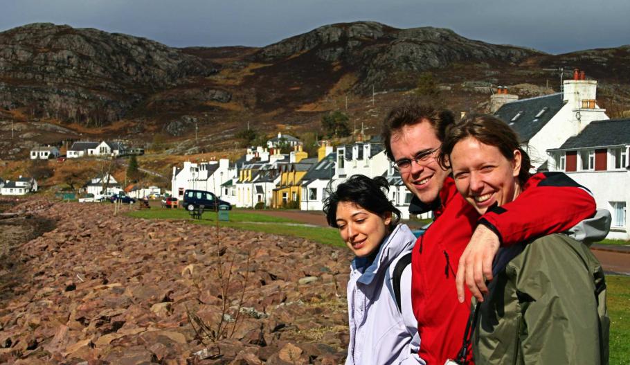 20060414-155020.jpg - Anne-Céline, Pierrick and Claudia in Shieldaig