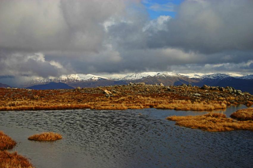 20060418-173516.jpg - A wee lochan on Glas Bheinn