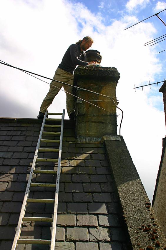 20060528-153030.jpg - Fiddling with the roof
