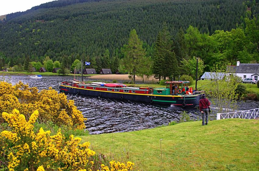 20060529-155210.jpg - Caledonian Canal