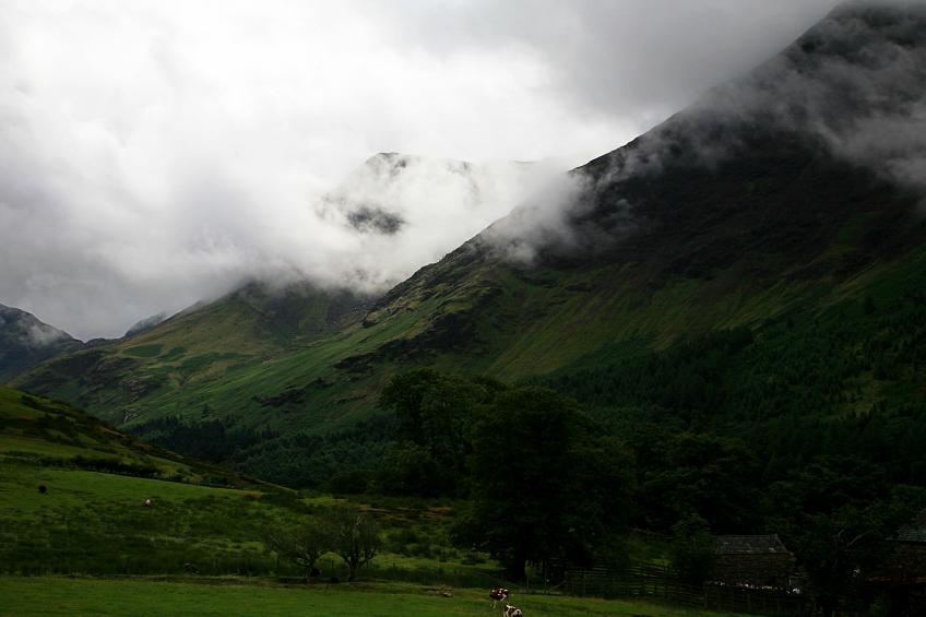 20060805-113446.jpg - Brooding cloud gives an air of menace to the High Stile ridge