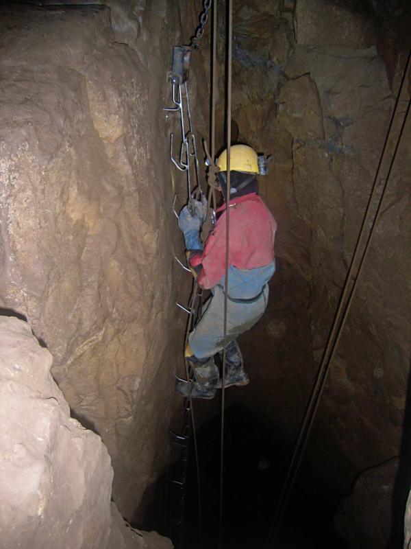 20060930-173656.jpg - Downclimbing the fixed ladder