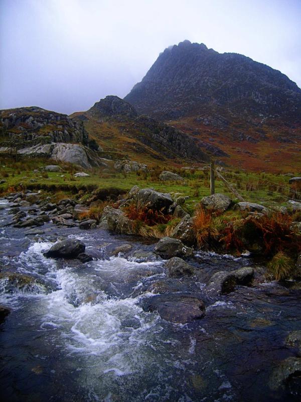 20061028-100650.jpg - Tryfan and Tryfan Bach