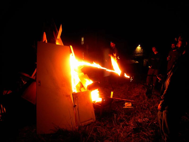20061104-183644.jpg - It /is/ going to burn...