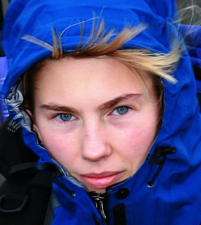 20061125-113104.jpg - Lottie in a head-wind